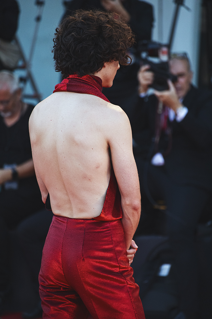 Venezia79 La Bandiera Umana Di Timothée Hal Chalamet And Taylor Russell Mckenzie Aleph Tales 3303